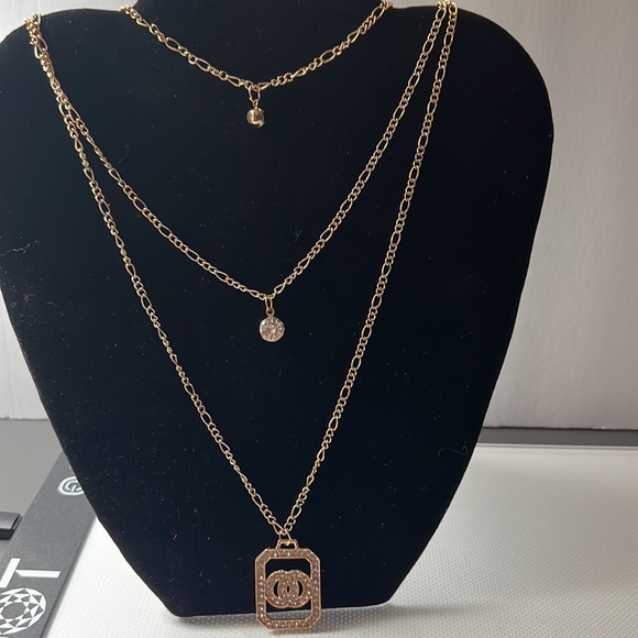 Jewelry - Layered necklace